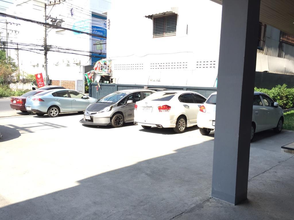 Rinrada Loft Resident Hotel Chiang Mai Bagian luar foto