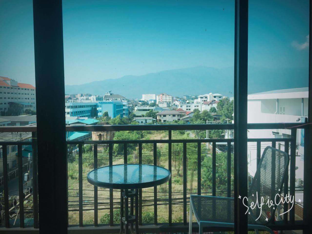Rinrada Loft Resident Hotel Chiang Mai Bagian luar foto